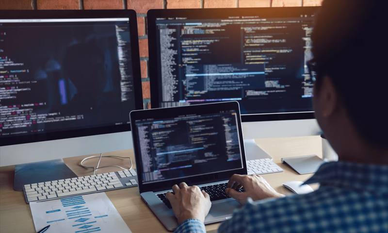 数据科学选型:R与Python如何赋能广南县网站建设?